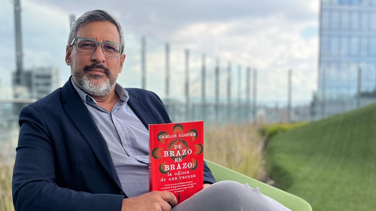 Carlos Dáguer cuenta la historia de cómo escribió su libro sobre la llegada de las vacunas al país.