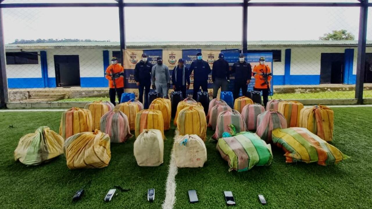 De acuerdo con la Armada Nacional, con el decomiso de las casi tres toneladas de droga en Chocó y Valle “se impidió que más de 82 millones de dólares ingresaran a las finanzas de los grupos disidentes de las Farc y del Clan del Golfo”.