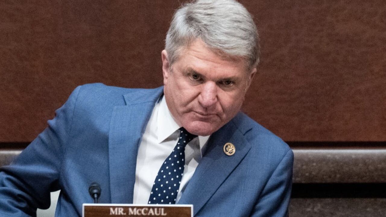 Michael McCaul, mostró su profundo rechazo a lo ocurrido con la Corte Suprema de Justicia, al tiempo que hizo una fuerte critica al presidente, Joe Biden, por validar el “Gobierno corrupto” de Petro.