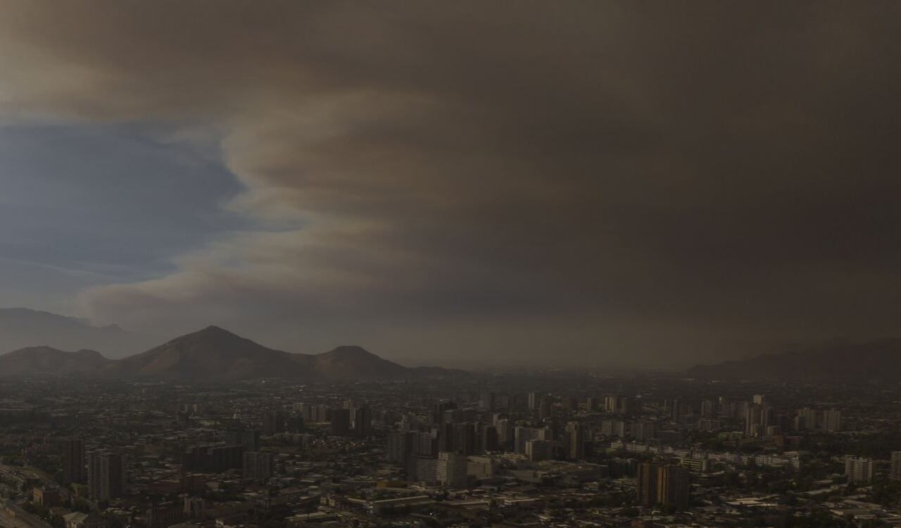 En diciembre de 2022, el humo de los incendios alcanzó a llegar hasta la capital chilena, Santiago. Desde ese mes se reportan incendios de manera constante