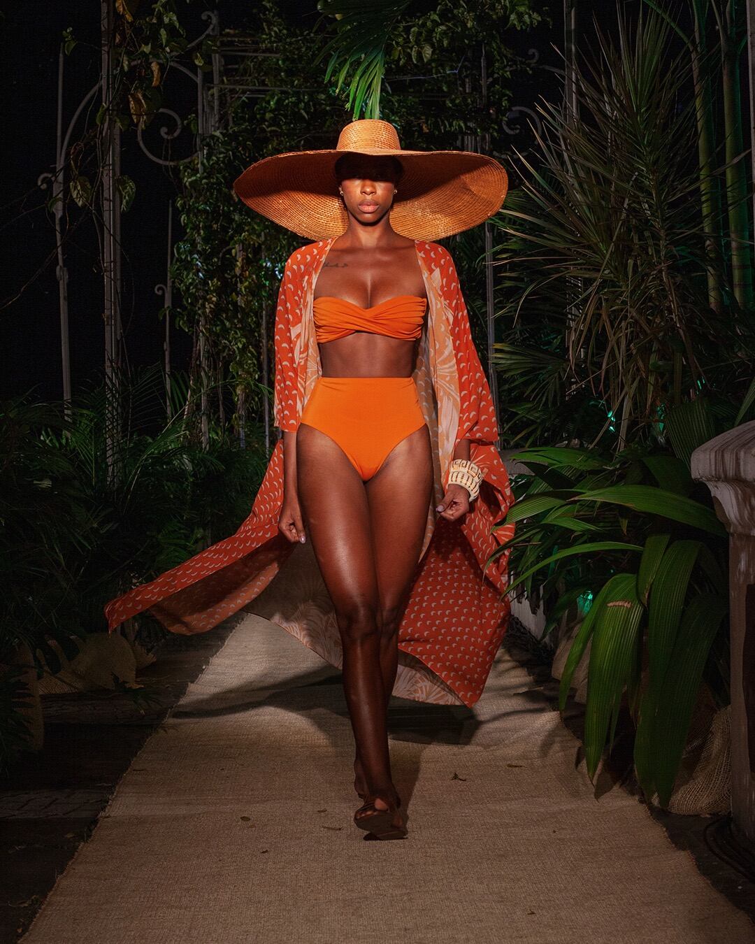 El diseñador Andrés Otálora presentó su nueva colección Resort 2027: Serena & Costera como cierre del pre show de Colombiamoda 2026 en Cali.