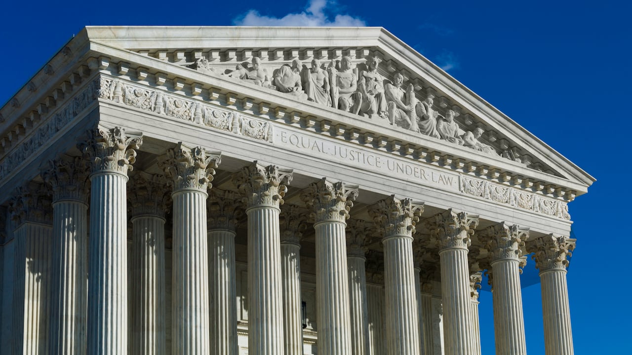 Supremo de Estados Unidos anula el programa de Joe Biden para aliviar la deuda.