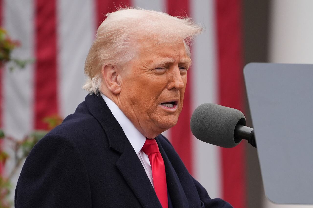 El presidente Donald Trump habla durante un evento para anunciar nuevos aranceles en el jardín de rosas de la Casa Blanca.
