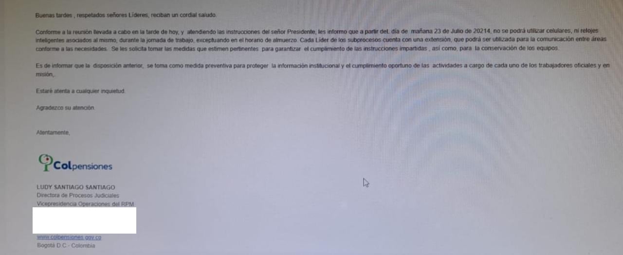 Funcionarios de la Dirección de Procesos Jurídicos de Colpensiones recibieron un correo en el que les indicaban que no podrían usar celulares ni relojes inteligentes durante la jornada de trabajo.