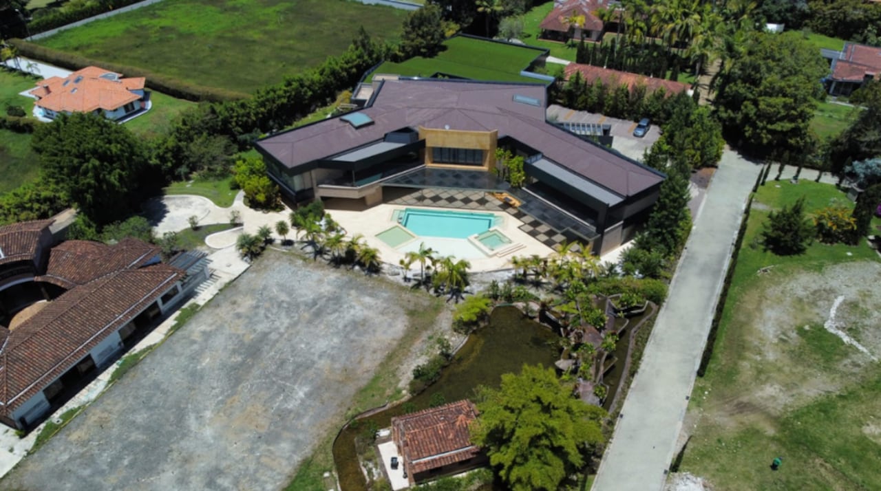 El inmueble está ubicado en Rionegro, Antioquia.