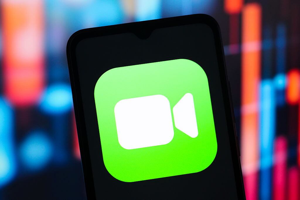 El nuevo iOS alerta y congela llamadas ante contenido potencialmente inapropiado.