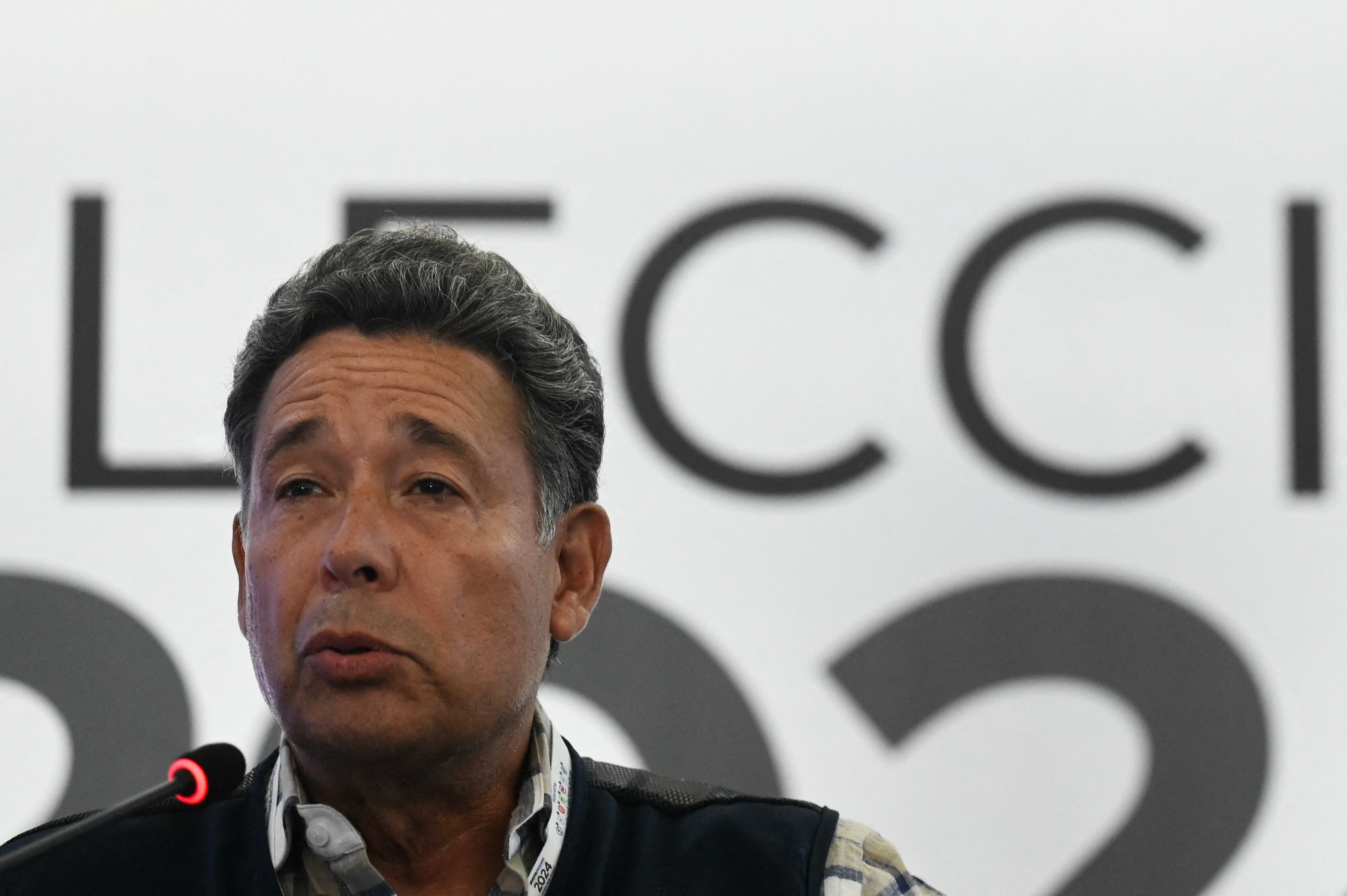 José Thompson, Director Ejecutivo y Representante Legal del Instituto Interamericano de Derechos Humanos, habla durante una conferencia de prensa en la Ciudad de Panamá el 3 de mayo de 2024.