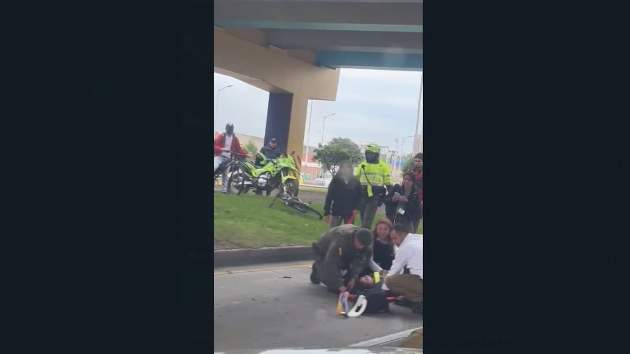 En la calle 26 de Bogotá, caravana del presidente Gustavo Petro sufrió un accidente.