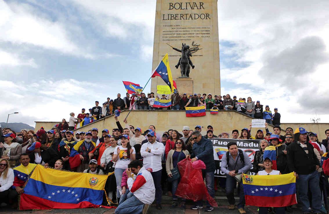 El permiso especial no reemplazará el pasaporte ni será un documento válido de viaje, pero le permitirá a los venezolanos trabajar, estudiar, desarrollar cualquier tipo de actividad legal dentro del territorio nacional. Foto: Juan Carlos Sierra. SEMANA. 