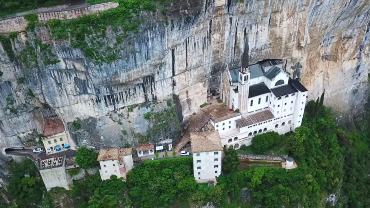 Madonna della Corona, una maravilla enclavada en las montañas de Italia
