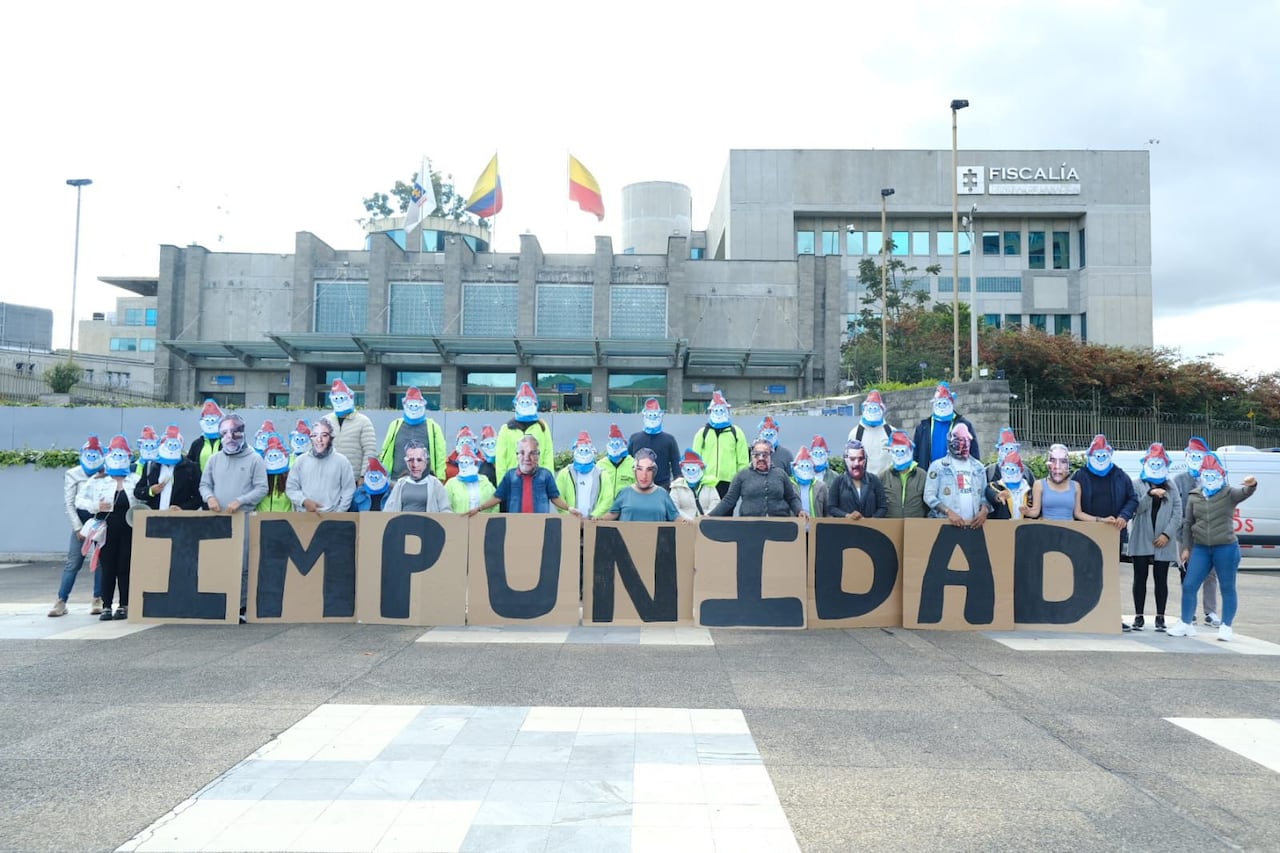 Ciudadanos le exigen a la fiscal Luz Adriana Camargo resultados en casos de Carlos Ramón González y Miguel Uribe Turbay.
