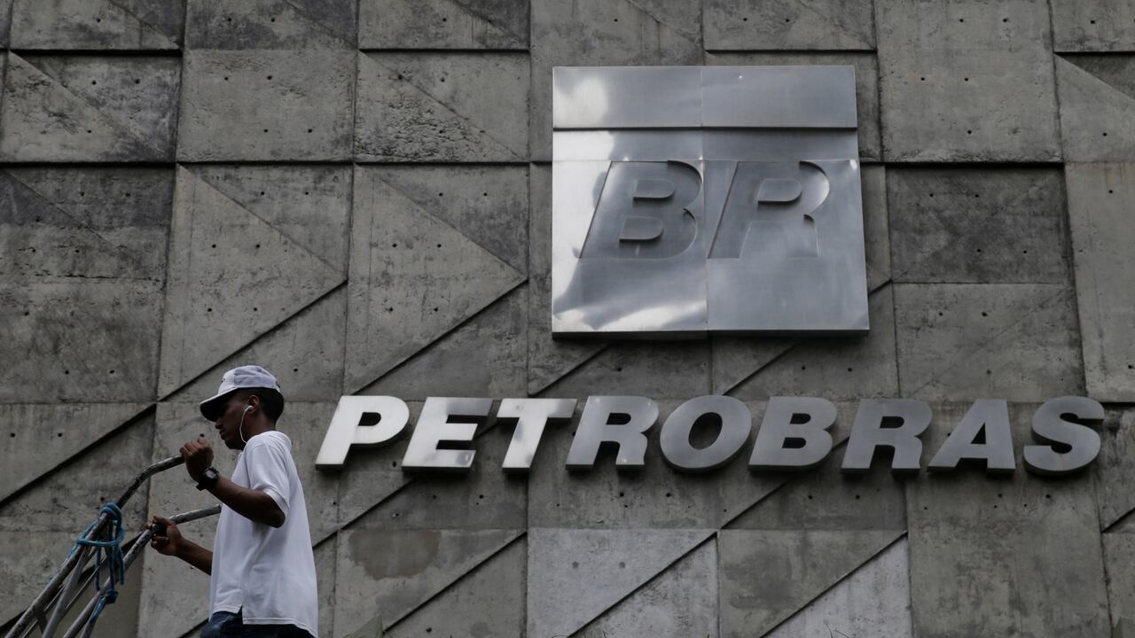 Fiscales de Brasil investigarán la venta de Petrobras en Argentina

  (Foto de ARCHIVO)
16/8/2017