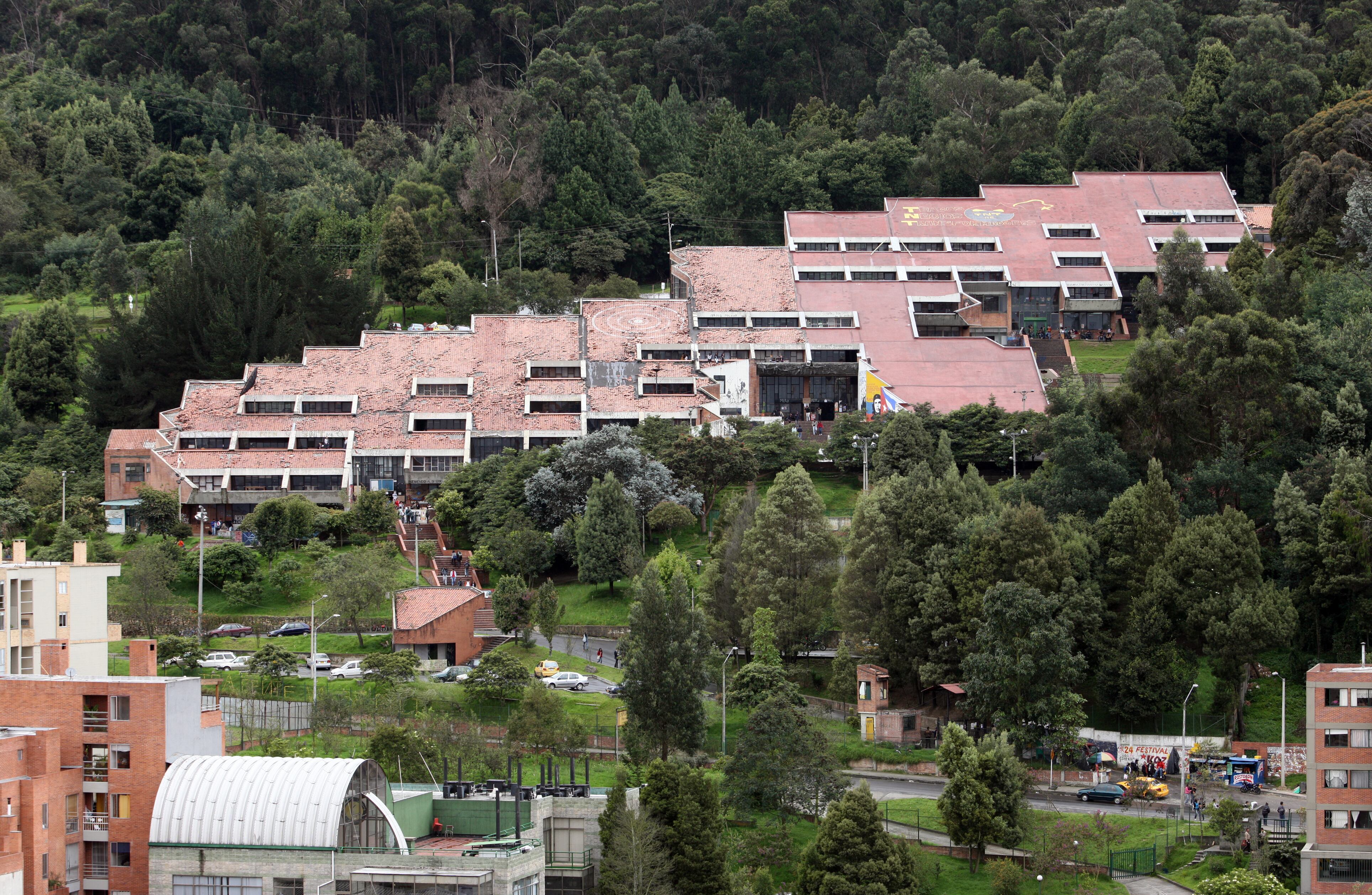 Los cheques que se giraron a nombre de Wilman Muñoz de las arcas de la Universidad Distrital.
