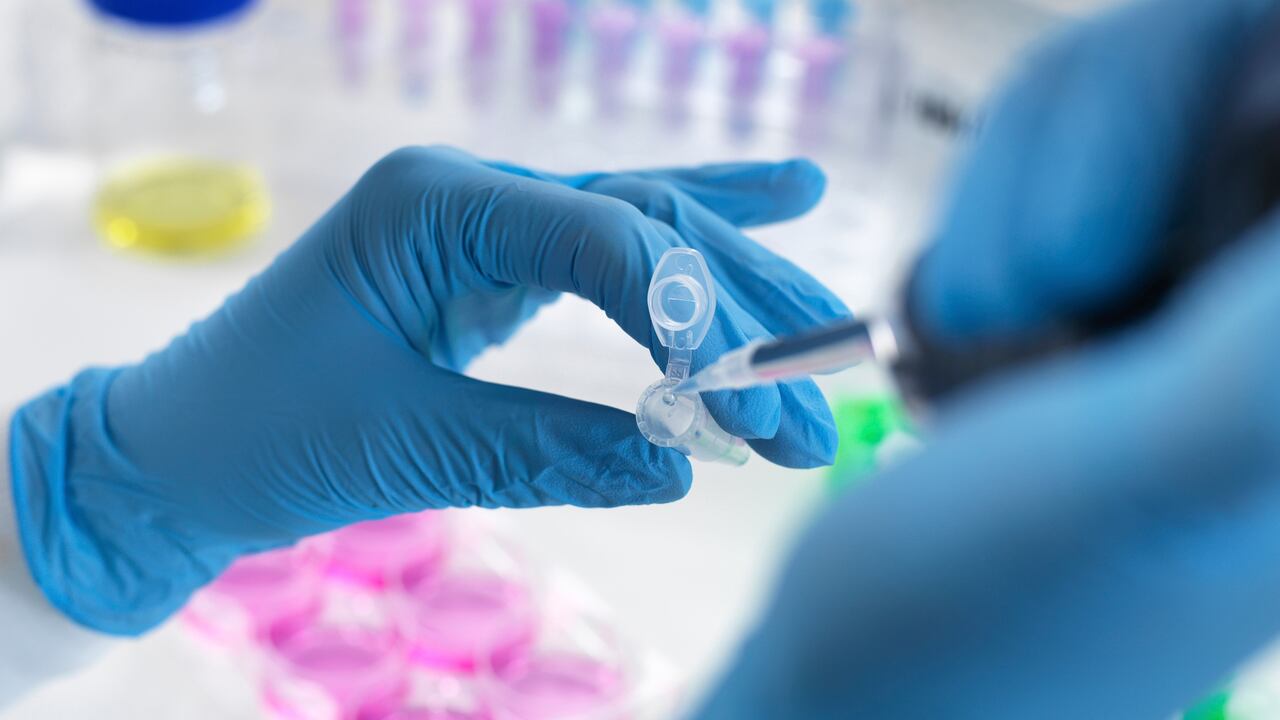 Se revelan cargos contra médico chino acusado de intentar llevar estudios avanzados sobre cáncer a China