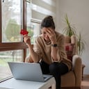 La ingeniería social es una amenaza compleja porque se aprovecha de la interacción humana más que de vulnerabilidades técnicas.