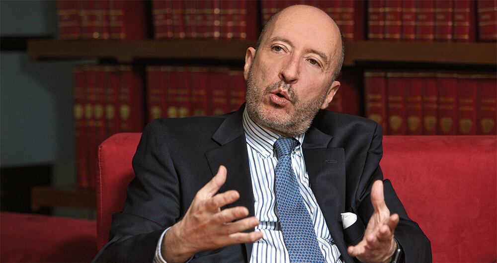   El abogado constitucionalista Juan Manuel Charry afirmó que no hay rupturas institucionales en curso en Colombia y advirtió que se debe permitir  que las instituciones funcionen.