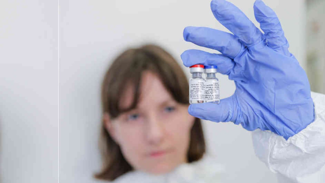 Los científicos rusos también presentan referencias a los estudios de seguridad de la plataforma en la que se basa la vacuna Sputnik V.