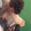 Alexander Avendaño, segundos antes de lanzarse a las aguas del embalse.