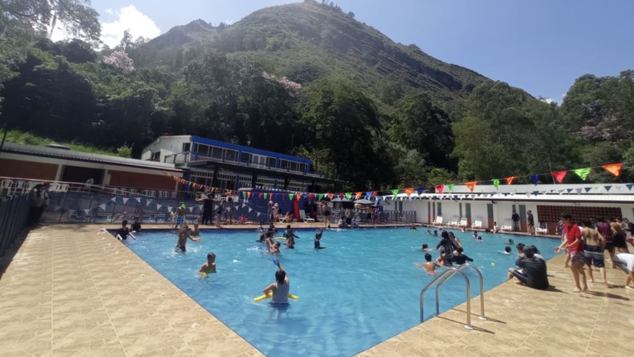 Este municipio tiene diversidad de atractivos para disfrutar, entre ellos, algunas piscinas.