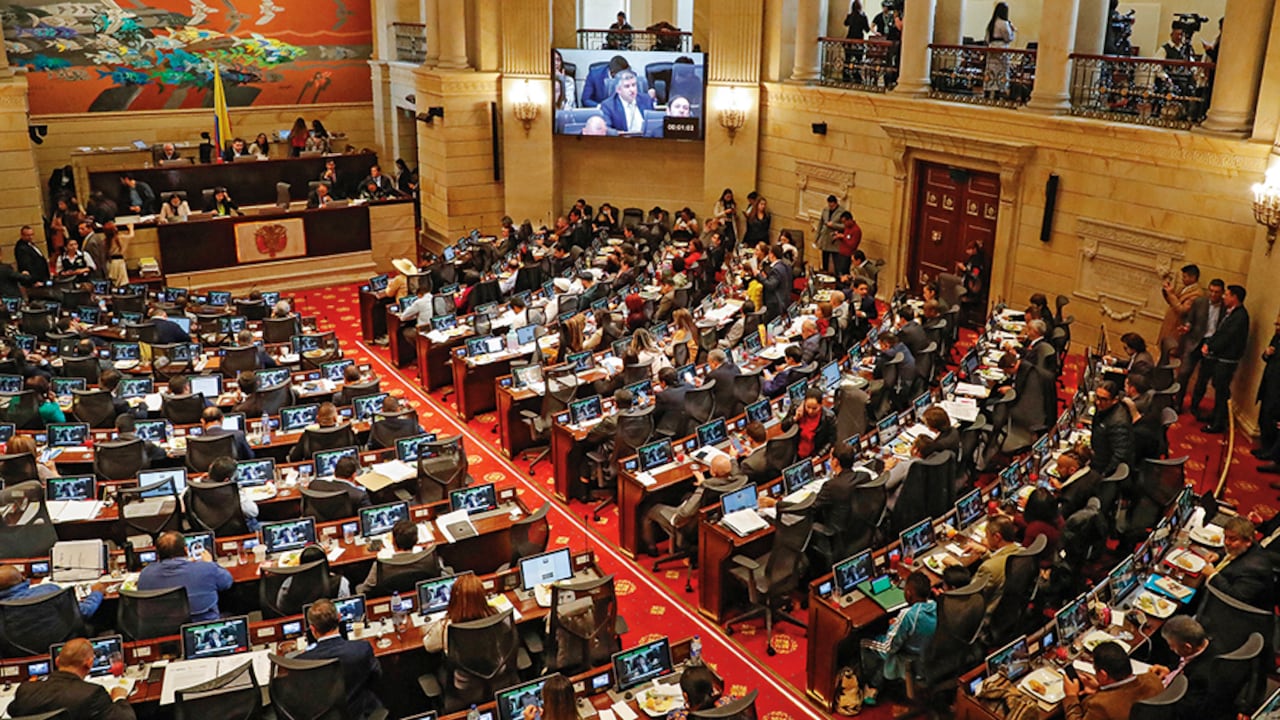 La pelota está en la cancha del Poder Legislativo. De los parlamentarios depende la manera en la que salgan las reformas pensional, laboral y de la salud. El ambiente político está tenso y el país, en vilo.