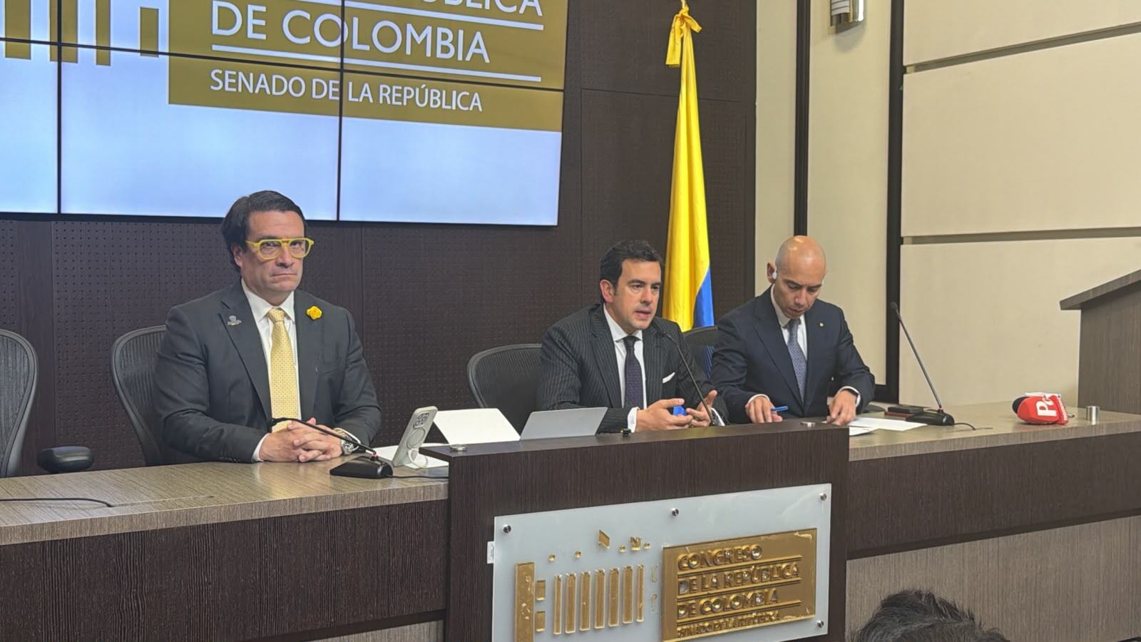 Los ministros de Justicia, Iván Cancino, y del Interior, Rodrigo Lara Restrepo.