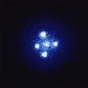 La Cruz de Einstein se produce cuando los rayos de luz de una galaxia lejana se distorsionan a través de la distancia.