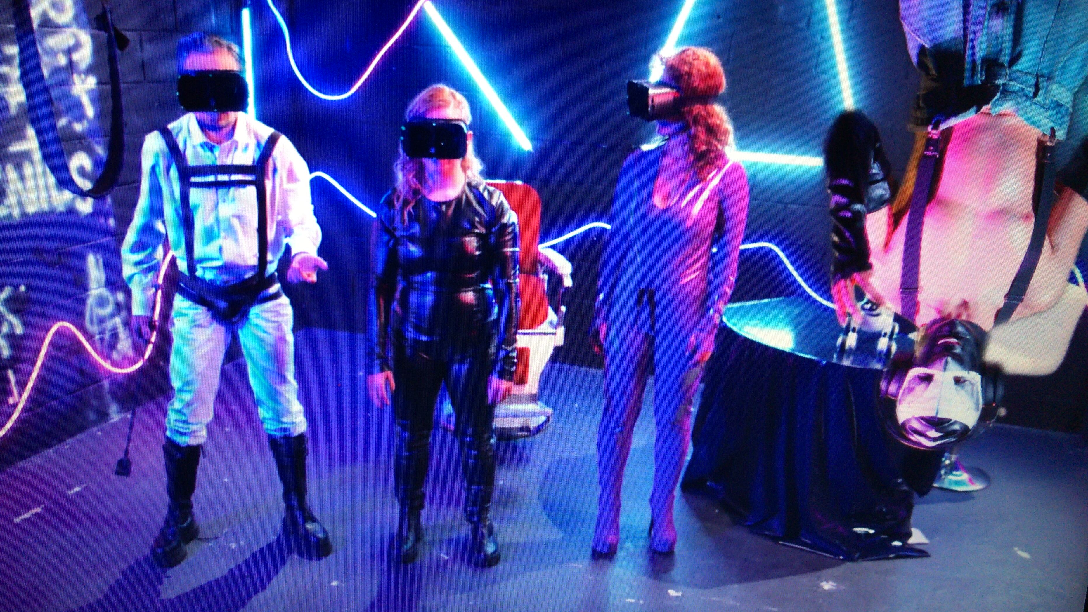 Una plataforma interactiva con herramientas audiovisuales y teatrales pensada desde una narrativa tecnológica.