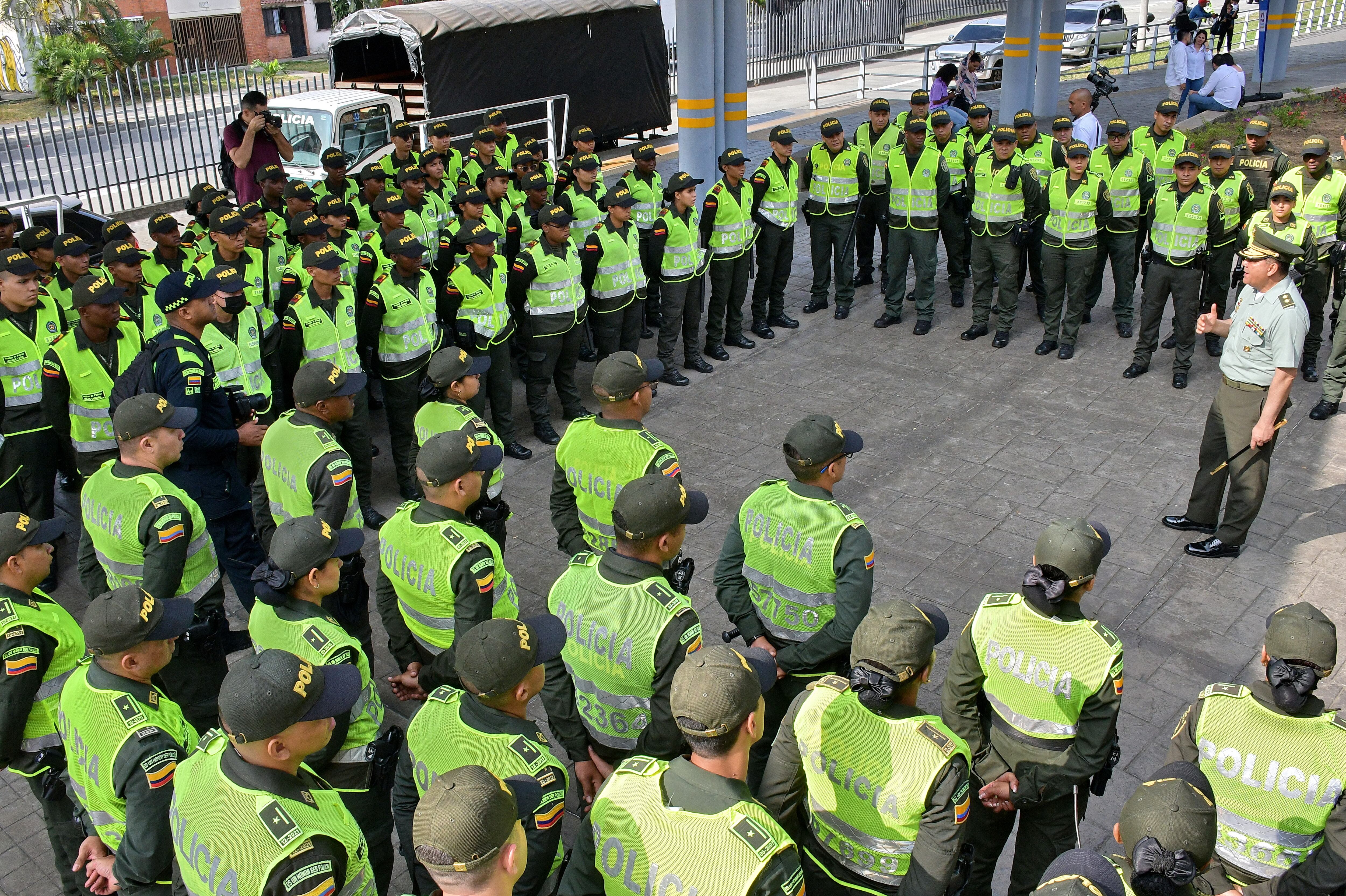Más seguridad en las estaciones y buses del MIO en Cali, esto dijo el Secretario de Seguridad. Algunas de las zonas que están siendo más azotadas por la inseguridad en Cali, son las estaciones del MIO, e incluso, dentro de los buses, se presentan actos que atentan contra el bienestar de los caleños. Fotos Raúl Palacios / El Pais / julio 5 del 2023 Cali.