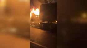 Tractocamiones fueron incinerados en el sector Crucesitas.