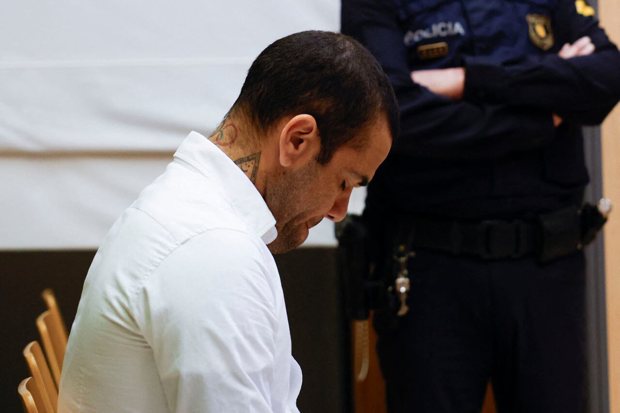 Brazilian footballer Dani Alves reacts at the start of his trial at the High Court of Justice of Catalonia in Barcelona, on February 5, 2024. Brazilian footballer Dani Alves, a former star at Barca and PSG, goes on trial in Barcelona accused of raping a woman in a local nightclub. Prosecutors are asking for a nine-year prison sentence, followed by 10 years of conditional liberty. They are also asking he pay 150,000 euros ($162,000) in compensation to the woman. (Photo by Alberto Estevez and ALBERTO EST�VEZ / POOL / AFP)