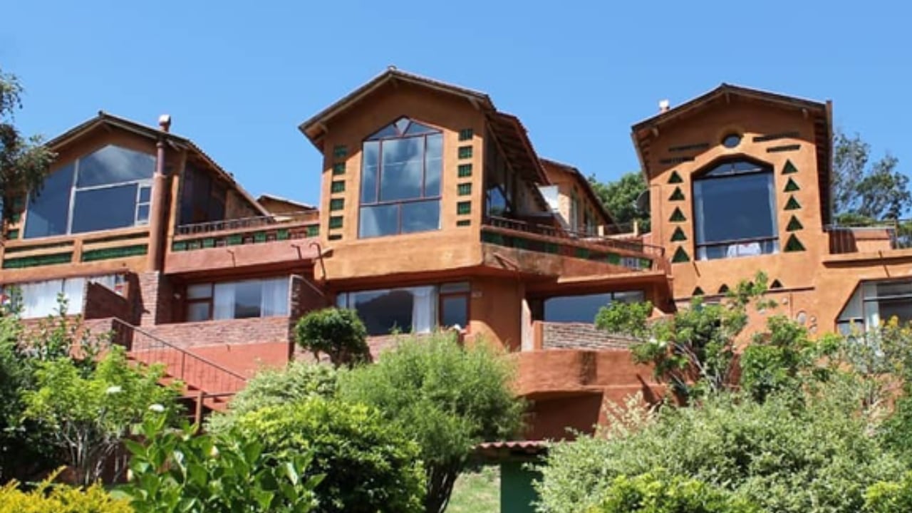 Fachada del Hotel Suites Arcoíris, en Villa de Leyva (Boyacá).