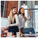 Amigas del trabajo. (Foto vía Getty)
