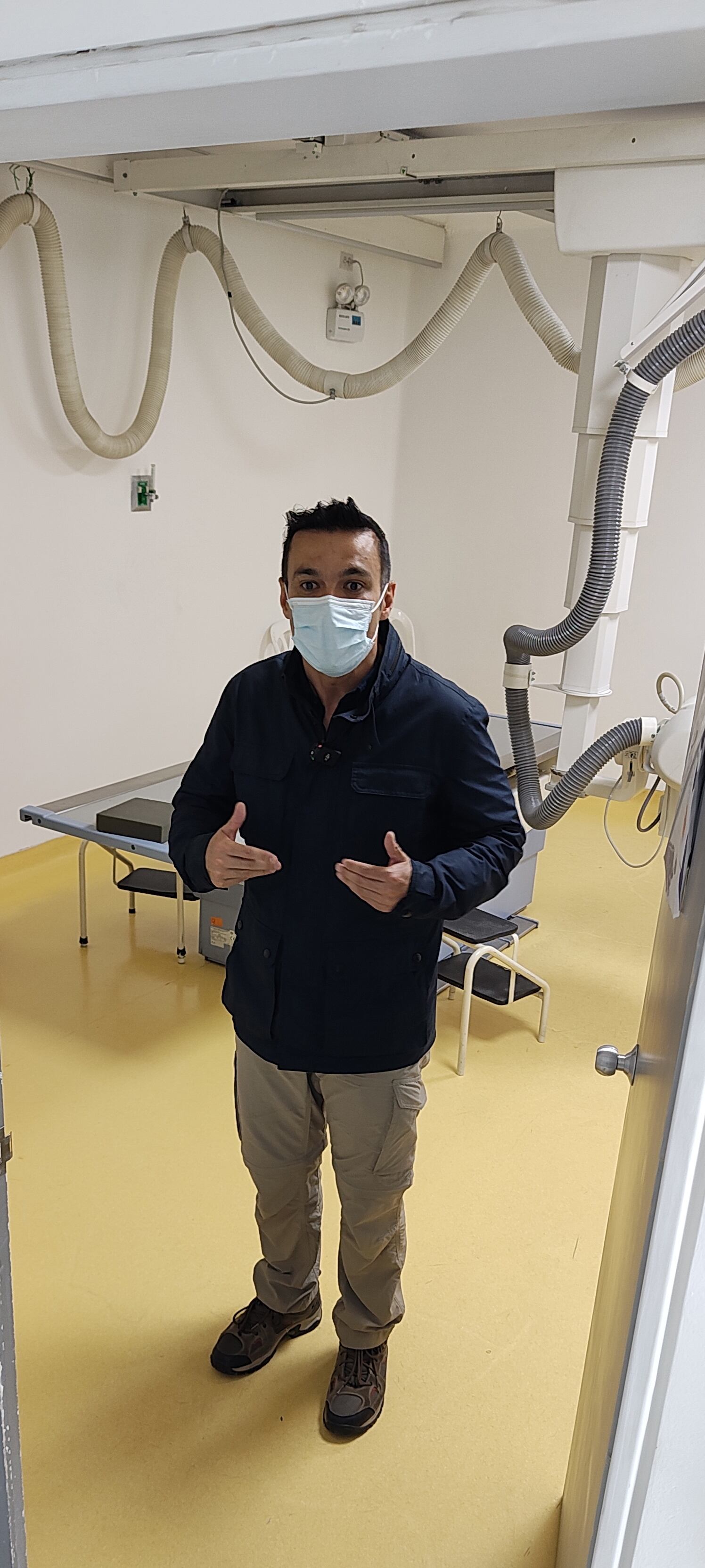 Juan Diego Alvira, Hospitales