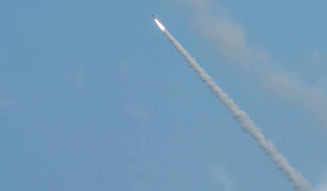 Los misiles tenían como objetivo un buque enemigo simulado