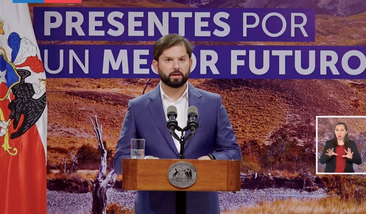 Gabriel Boric hablando luego de la nueva derrota constitucional