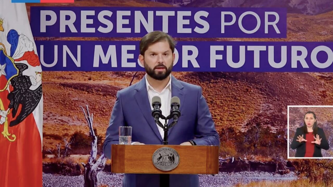 Gabriel Boric hablando luego de la nueva derrota constitucional