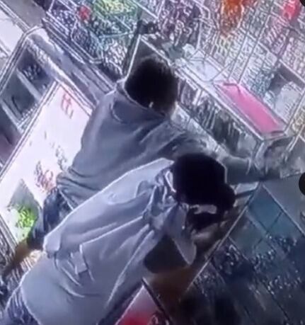 Uno de los sujetos habría amenazado tiempo atrás al tendero