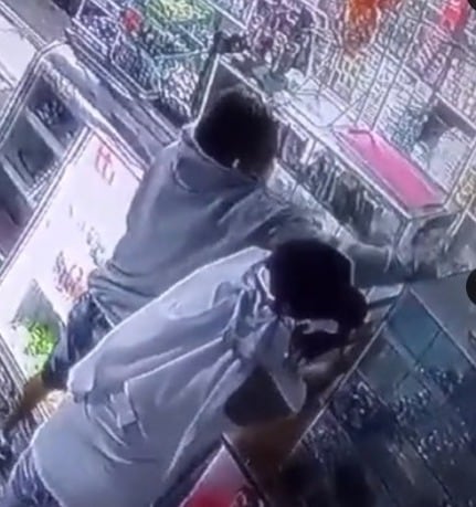 Uno de los sujetos habría amenazado tiempo atrás al tendero