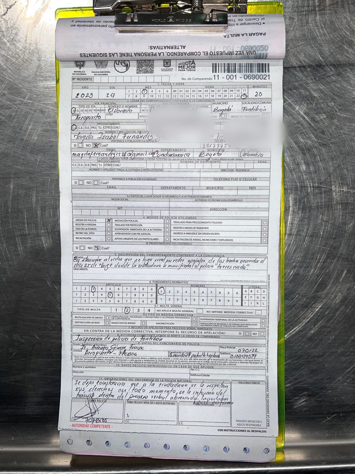 Ponen comparendo a mujer por insultar a policías