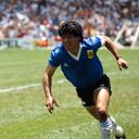 Diego Maradona de Argentina celebra tras anotar su segundo gol contra Inglaterra en un partido de cuartos de final de la Copa Mundial de la FIFA 1986. (Foto de Jean-Yves Ruszniewski / Corbis / VCG a través de Getty Images)