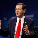 ARCHIVO - En esta imagen de archivo del lunes 27 de marzo de 2017, Isaac Herzog habla en la AIPAC Policy Conference en Washington. El veterano político, miembro de una destacada familia israelí, fue elegido presidente de Israel el miércoles 2 de junio de 2021, un puesto principalmente ceremonial. (AP Foto/Manuel Balce Ceneta, Archivo)