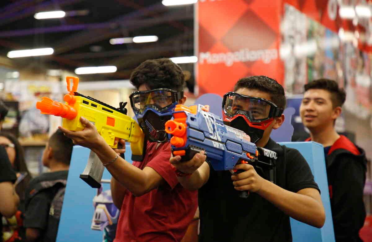 O pueden jugar en algunos de los stands que tienen disponibles actividades lúdicas. 