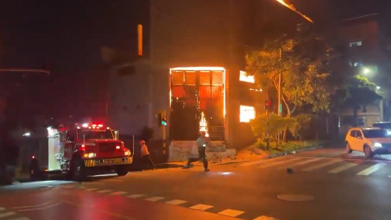 Incendio en fábrica de productos de fibra de vidrio en Itagüí.