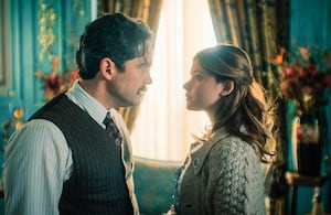 “Uno sigue a grandes personajes, como Clara del Valle, como Esteban Trueba –dijo el chileno Andrés Wood–, y eso tiene mucho que ver con la creación de Isabel Allende”. Tres actrices triunfan en darle vida a Clara.