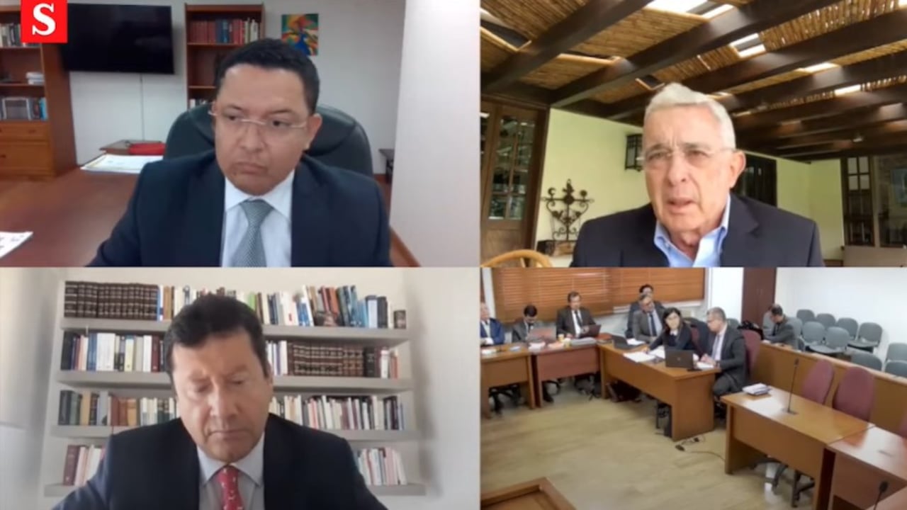 Este lunes se reanudó el juicio en contra del expresidente Álvaro Uribe Vélez.
