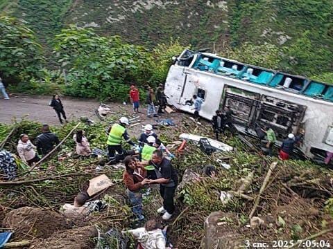 Bus se fue a un abismo en Nariño.
