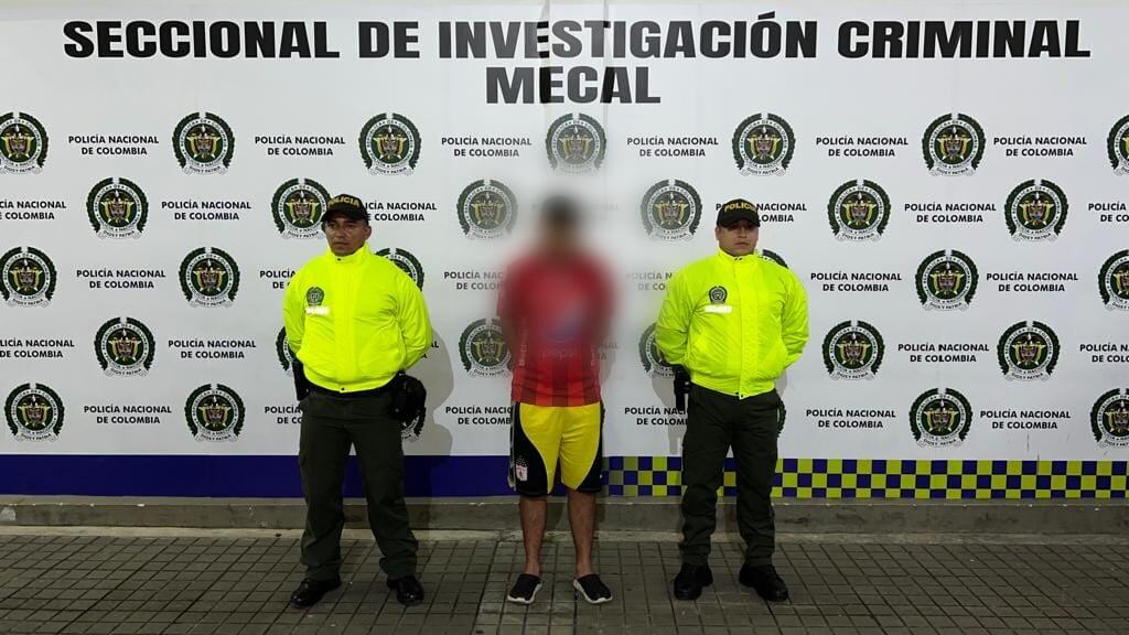 Este sujeto, junto a otro hombre, asesinaron presuntamente al estudiante.