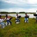 Cerca de un millar de niños y jóvenes —colombianos y venezolanos— están haciendo algo improbable, al menos políticamente: eliminar los bordes entre ambos países.