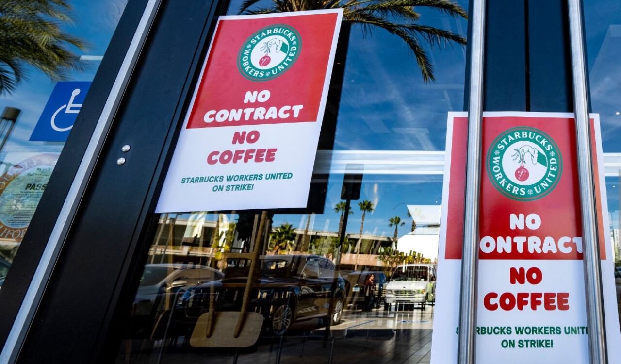 Algunos locales de Starbucks no prestaron servicio durante la huelga de sus trabajadores en Estados Unidos