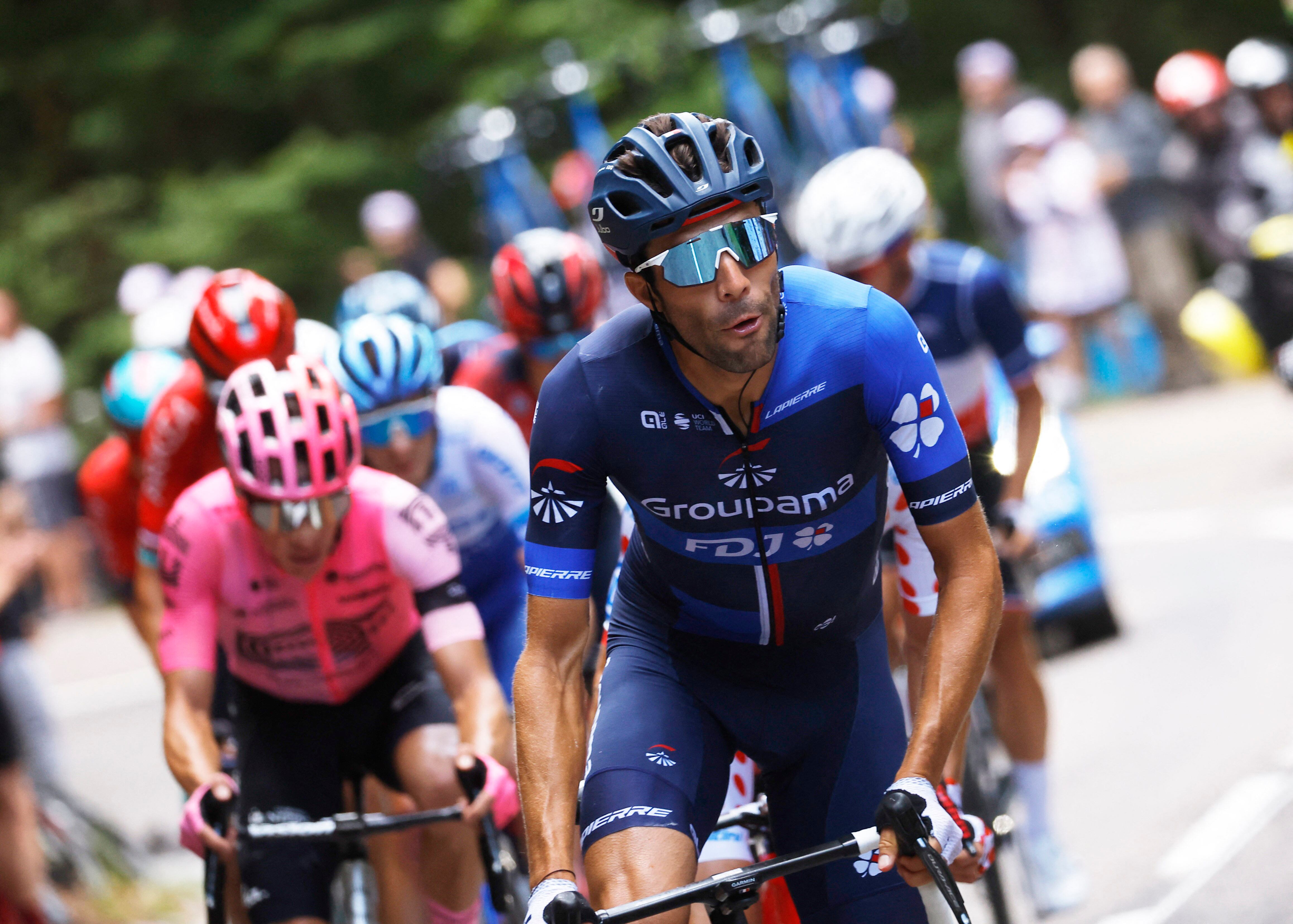 Thibaut Pinot ciclista francés que lidera la etapa